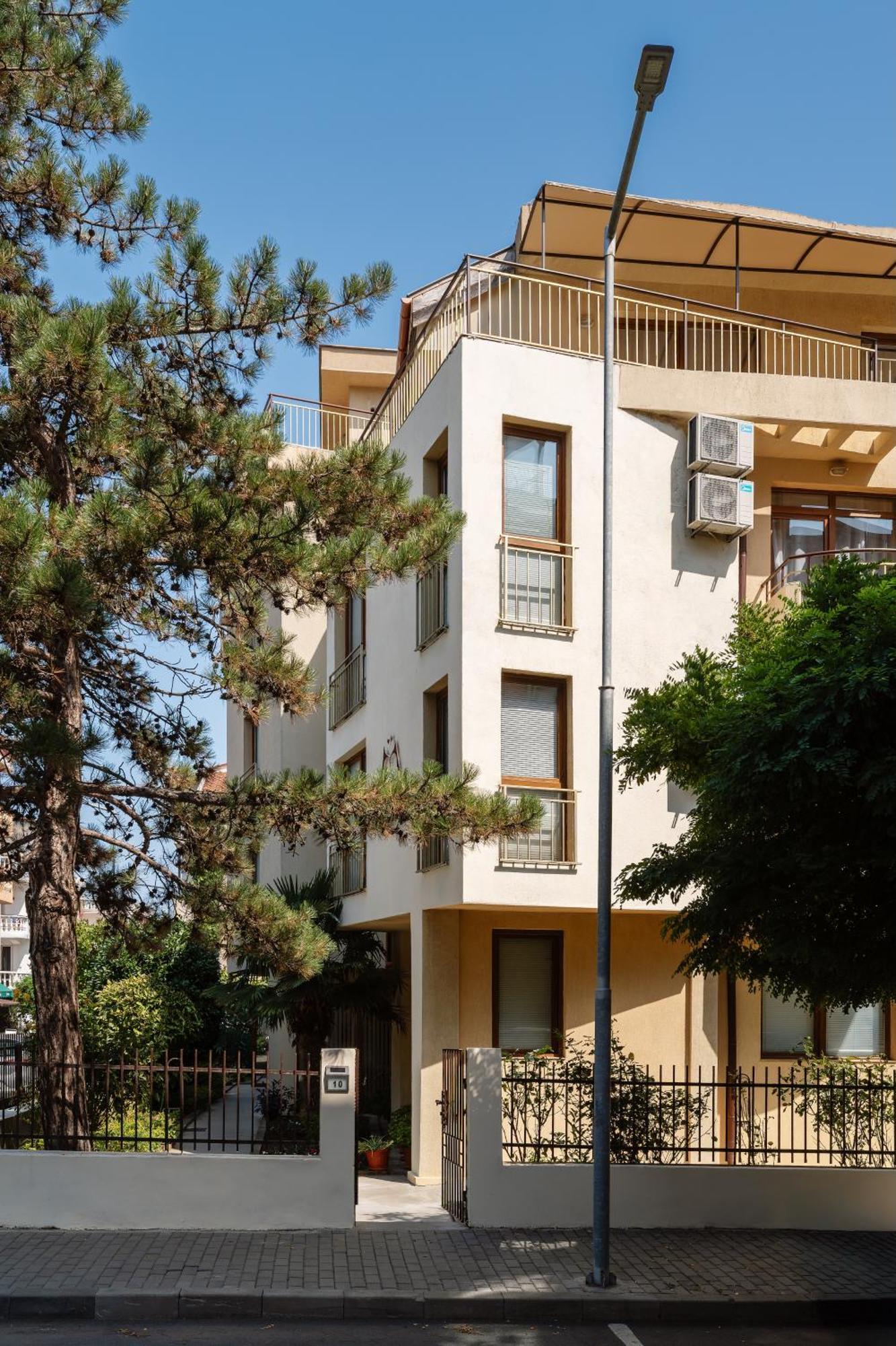 Hotel Milan Primorsko Exteriér fotografie