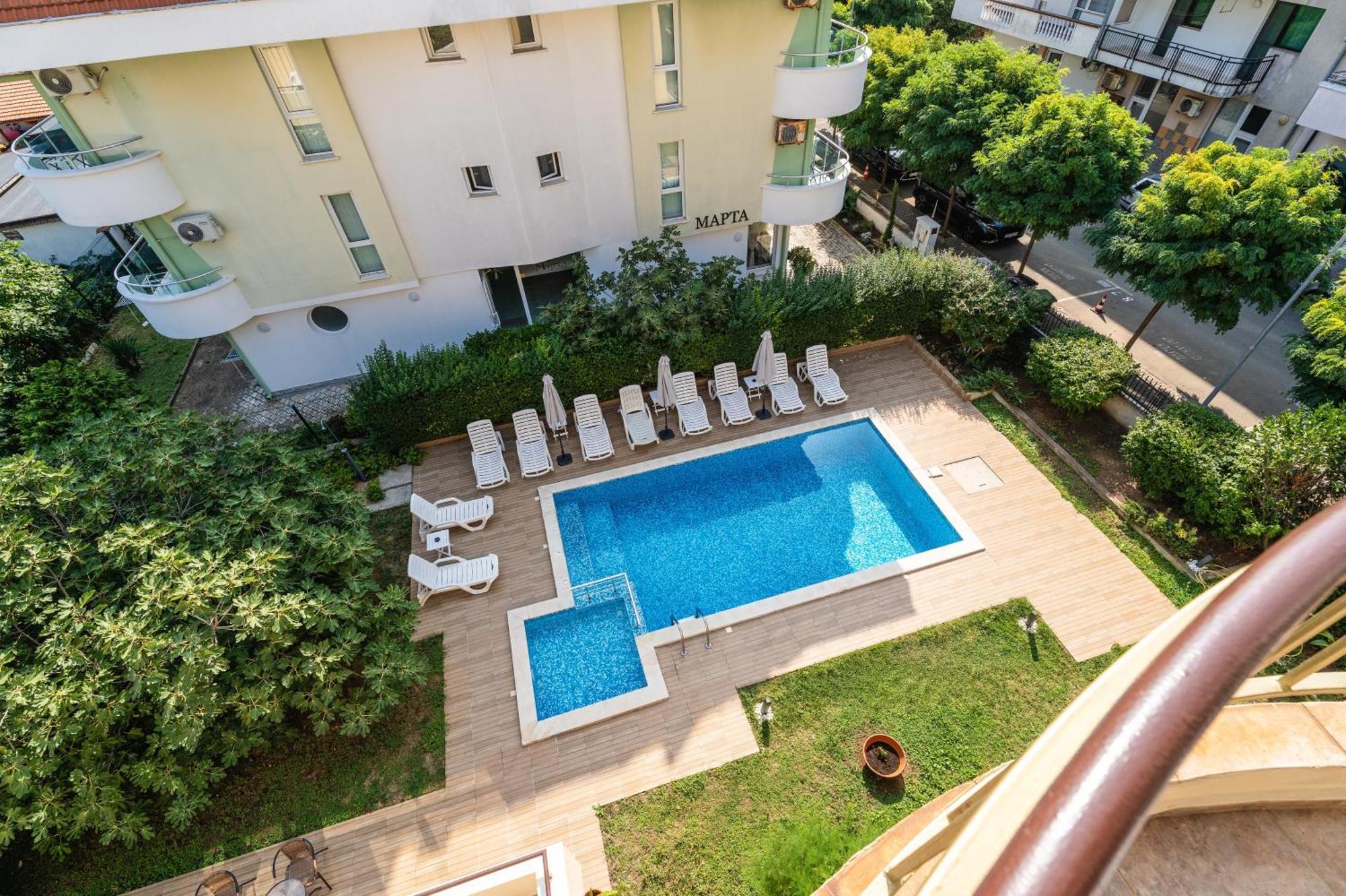 Hotel Milan Primorsko Exteriér fotografie