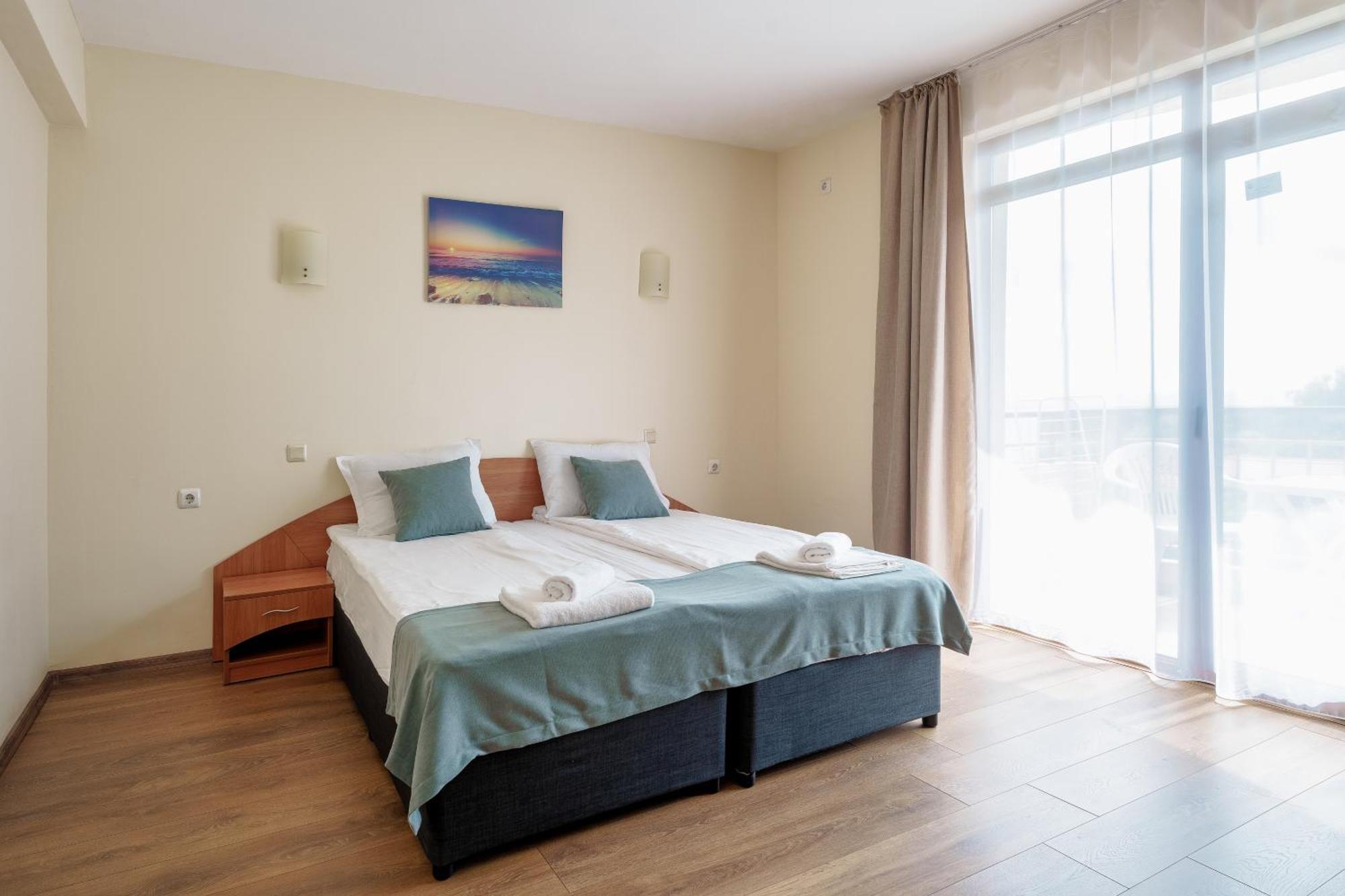 Hotel Milan Primorsko Exteriér fotografie