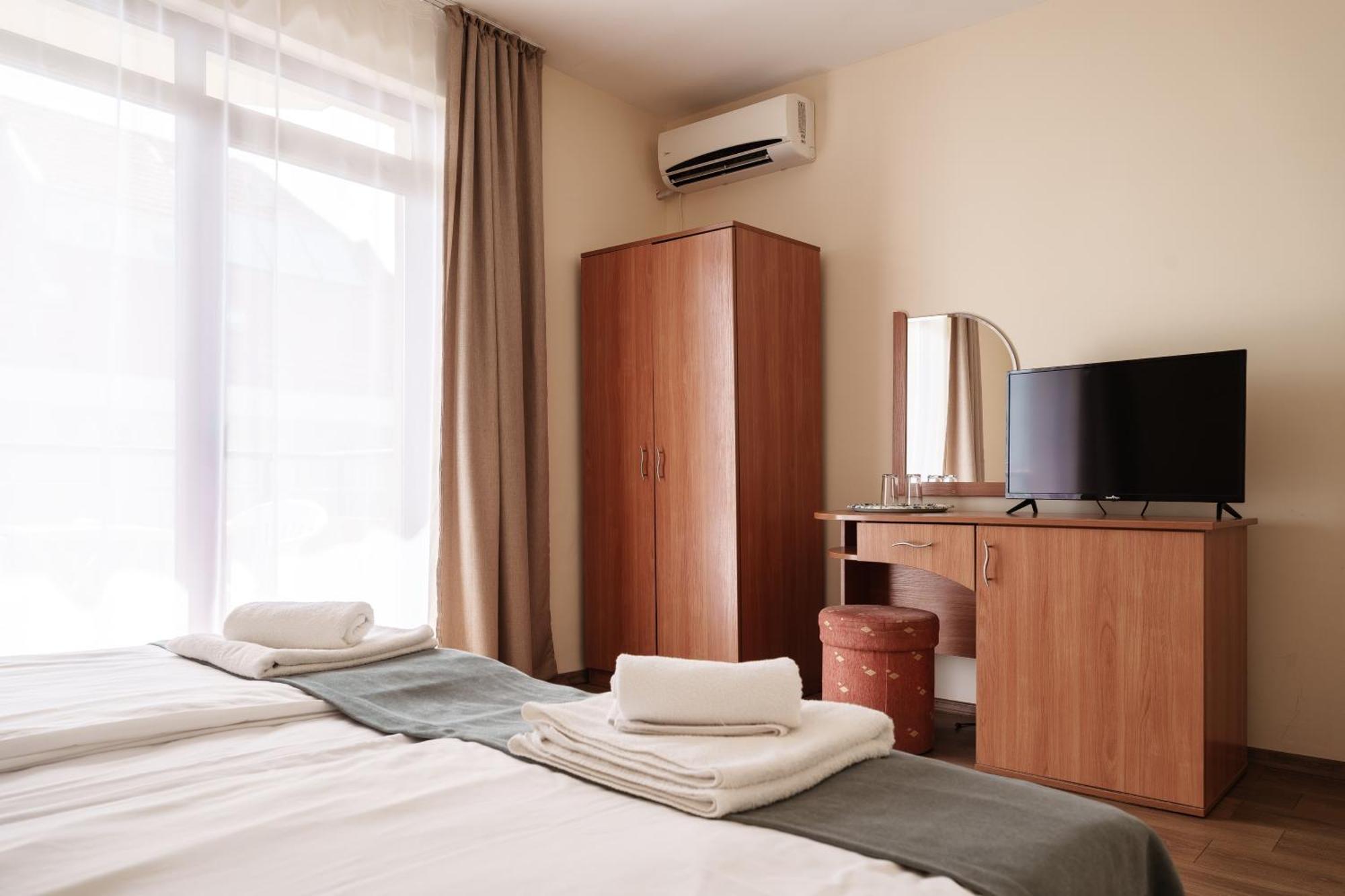 Hotel Milan Primorsko Exteriér fotografie