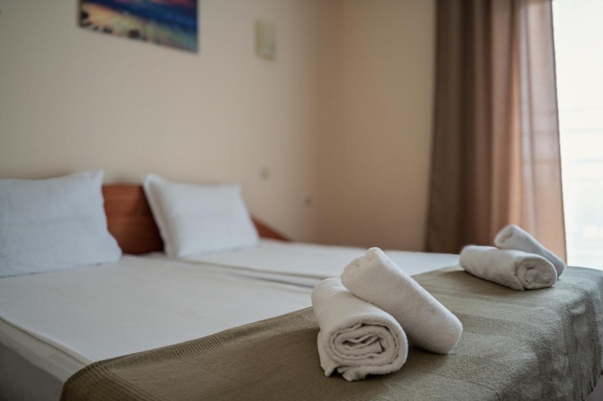 Hotel Milan Primorsko Exteriér fotografie