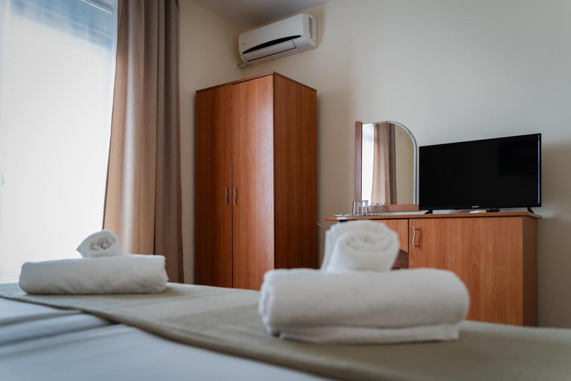 Hotel Milan Primorsko Exteriér fotografie