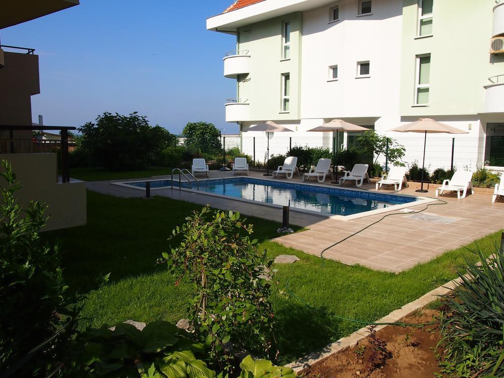 Hotel Milan Primorsko Exteriér fotografie