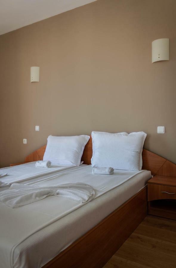 Hotel Milan Primorsko Exteriér fotografie